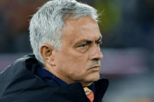 Mourinho insatisfeito com resultado do empate da Roma